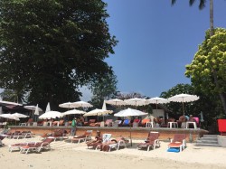 Beach vor dem Montien House 