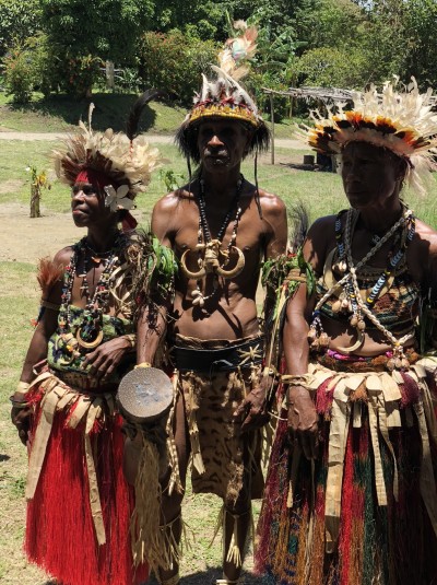 Stamm aus dem Dorf Saroa